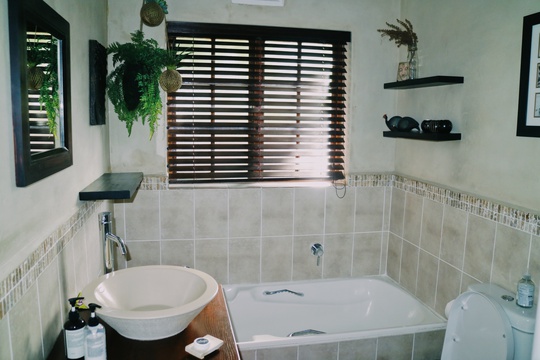 Garden Suite - private bathroom bath